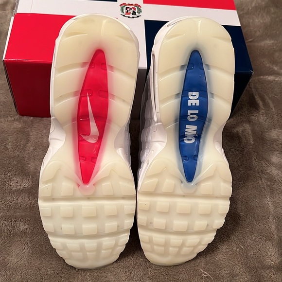 New mens size 10.5 Nike Air Max 95 PRM Dominican Republic RARE FIND - Picture 4 of 8